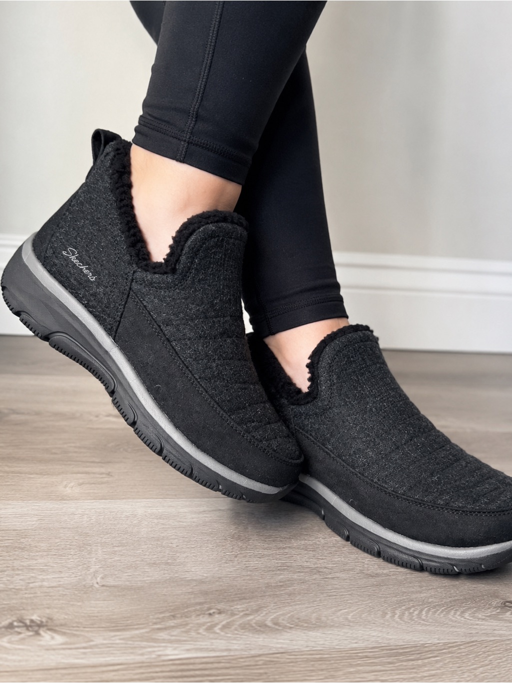 Nwt Skechers Relaxed Fit Easy Going Winter Kiss Boots Black Size 7.5
